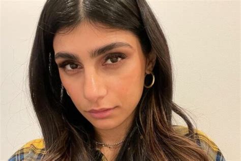 Mia Khalifa Height, Weight, Age, Net Worth, Dating, Bio, Facts